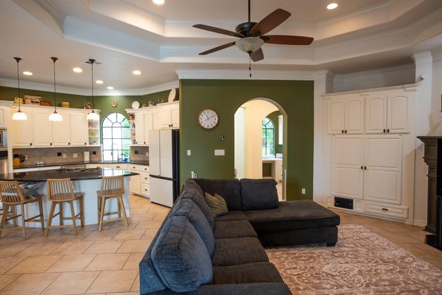 56 English Oak Court, Lake Jackson, TX 77566