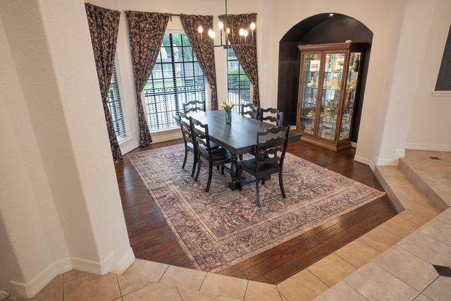 56 English Oak Court, Lake Jackson, TX 77566