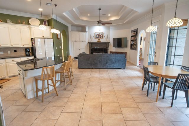56 English Oak Court, Lake Jackson, TX 77566