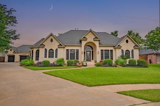 56 English Oak Court, Lake Jackson, TX 77566