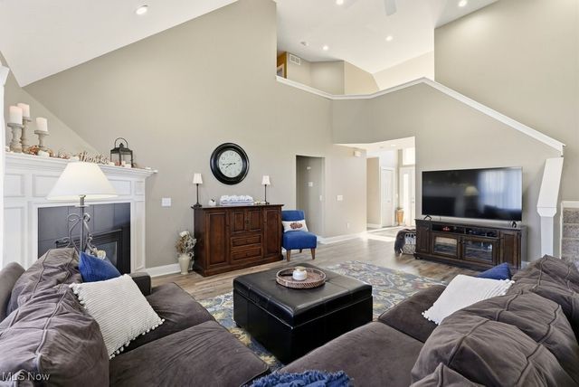 617 Eaton Drive, Aurora, OH 44202