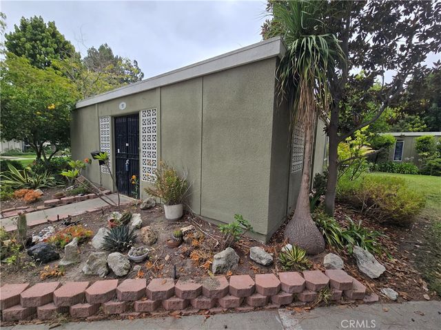 11 Via Castilla B, Laguna Woods, CA 92637