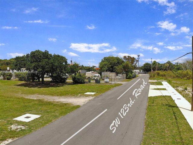 22650 SW 123rd Rd, Miami, FL 33170