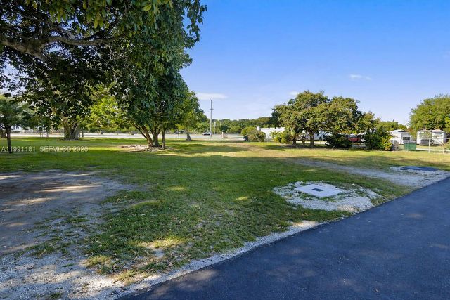 22650 SW 123rd Rd, Miami, FL 33170