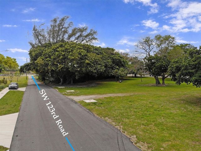 22650 SW 123rd Rd, Miami, FL 33170