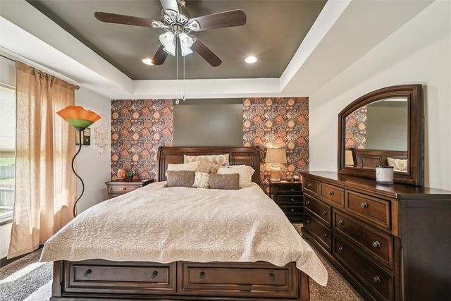 369 Bent Creek Dr, Marion, IA 52302