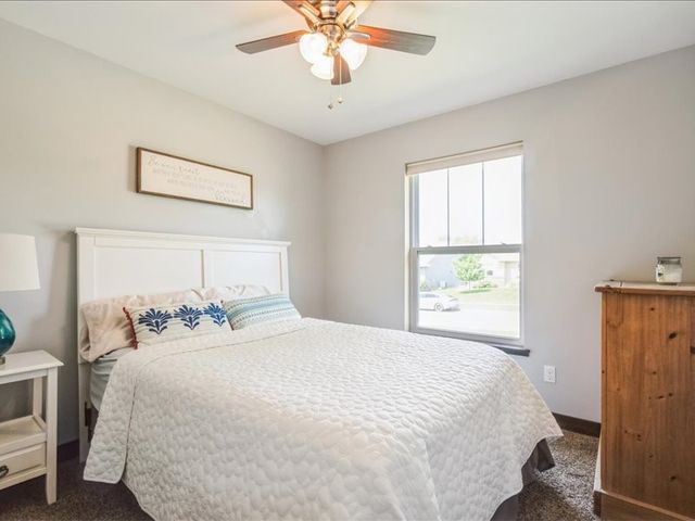 369 Bent Creek Dr, Marion, IA 52302