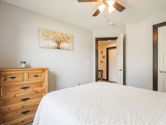 369 Bent Creek Dr, Marion, IA 52302