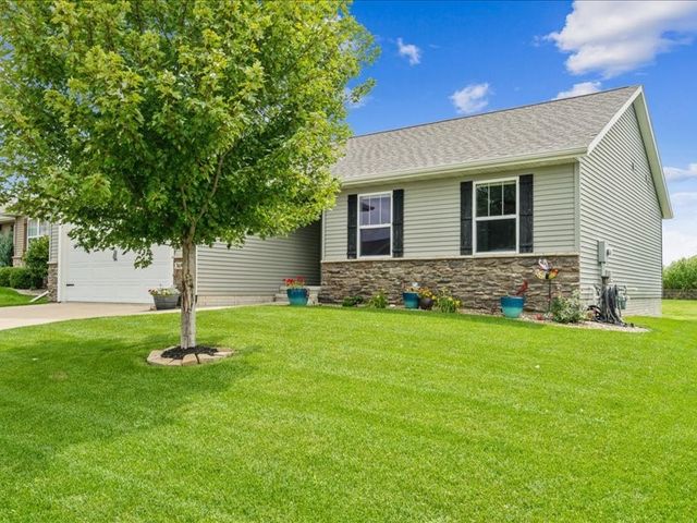 369 Bent Creek Dr, Marion, IA 52302