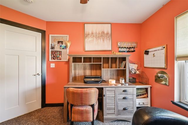 369 Bent Creek Dr, Marion, IA 52302