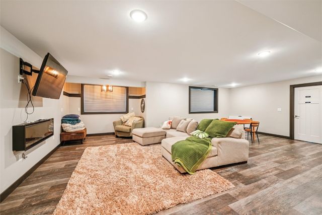 369 Bent Creek Dr, Marion, IA 52302