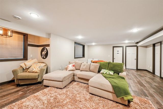 369 Bent Creek Dr, Marion, IA 52302