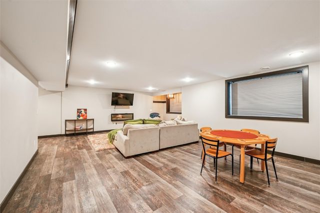 369 Bent Creek Dr, Marion, IA 52302