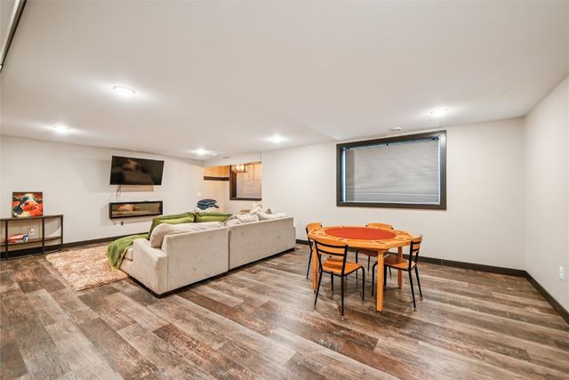 369 Bent Creek Dr, Marion, IA 52302