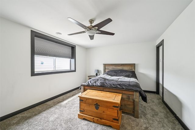 369 Bent Creek Dr, Marion, IA 52302