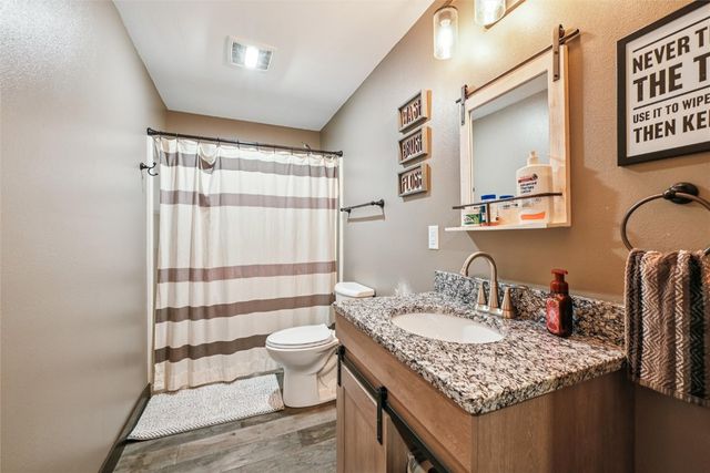 369 Bent Creek Dr, Marion, IA 52302