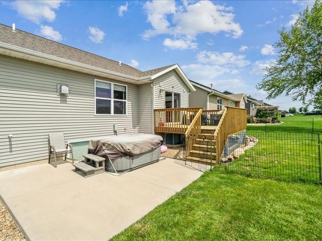 369 Bent Creek Dr, Marion, IA 52302