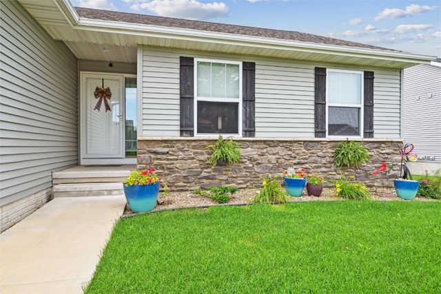 369 Bent Creek Dr, Marion, IA 52302