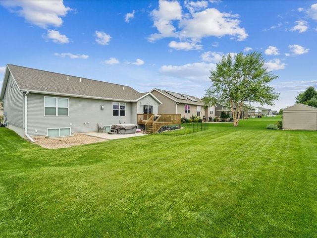 369 Bent Creek Dr, Marion, IA 52302