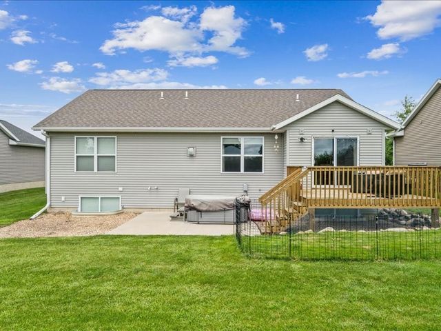 369 Bent Creek Dr, Marion, IA 52302