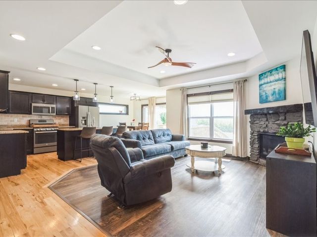 369 Bent Creek Dr, Marion, IA 52302