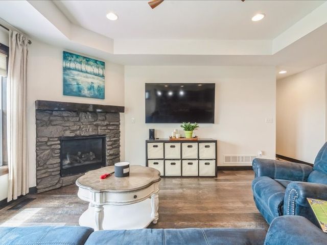 369 Bent Creek Dr, Marion, IA 52302