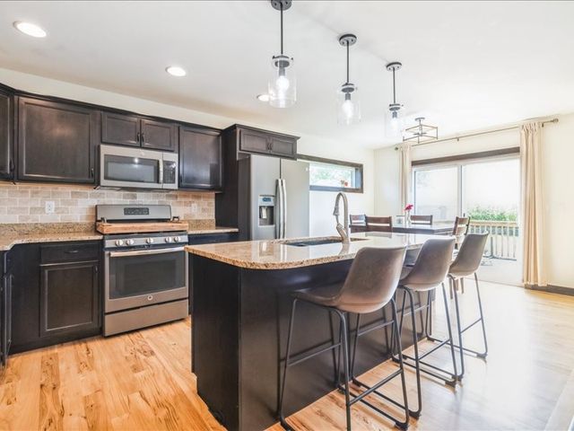 369 Bent Creek Dr, Marion, IA 52302