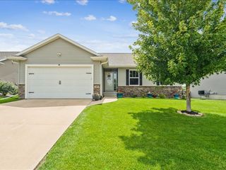 369 Bent Creek Dr, Marion, IA 52302