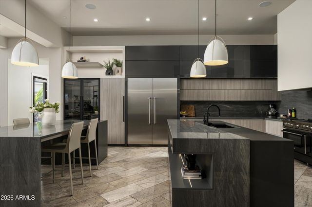 8700 N 55TH Place, Paradise Valley, AZ 85253
