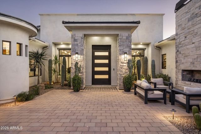 8700 N 55TH Place, Paradise Valley, AZ 85253