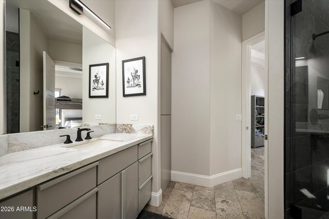 8700 N 55TH Place, Paradise Valley, AZ 85253