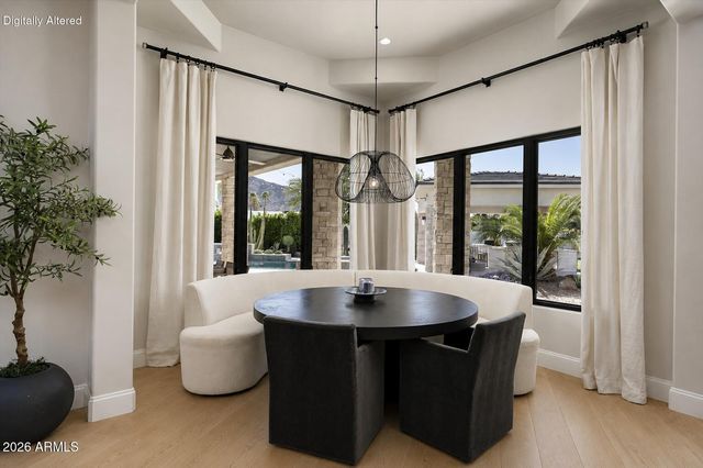8700 N 55TH Place, Paradise Valley, AZ 85253