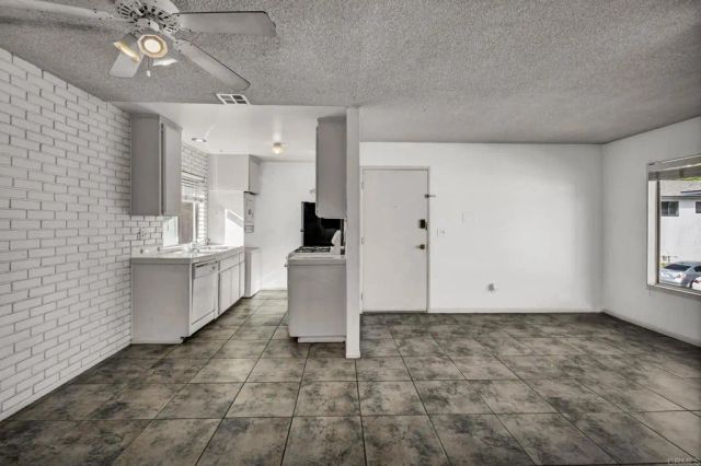 3448 Seabreeze Walk, Oceanside, CA 92056