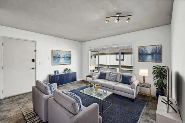 3448 Seabreeze Walk, Oceanside, CA 92056