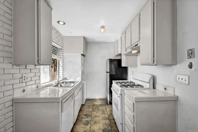 3448 Seabreeze Walk, Oceanside, CA 92056