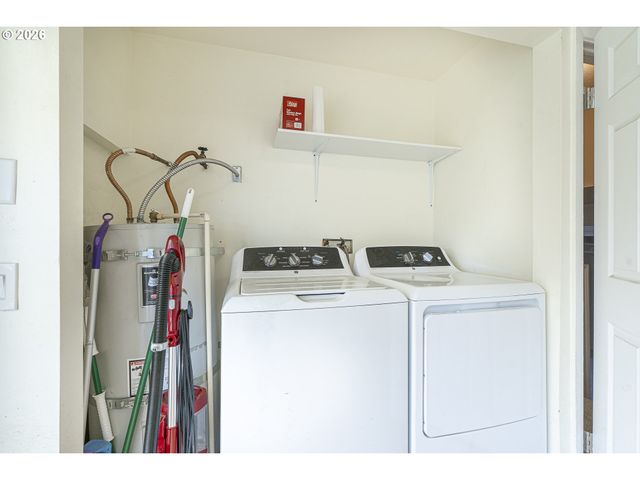 2019 E St, Springfield, OR 97477