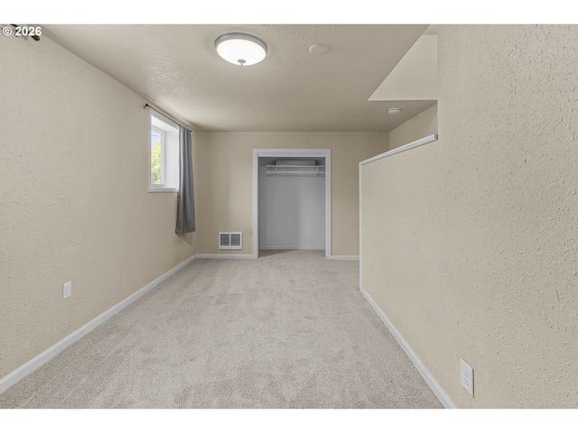 2019 E St, Springfield, OR 97477