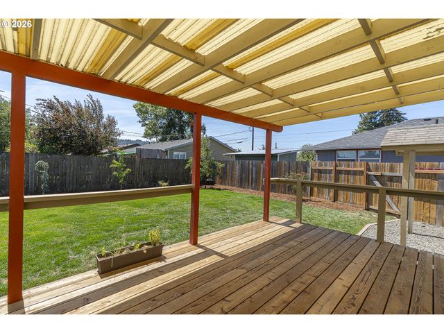 2019 E St, Springfield, OR 97477