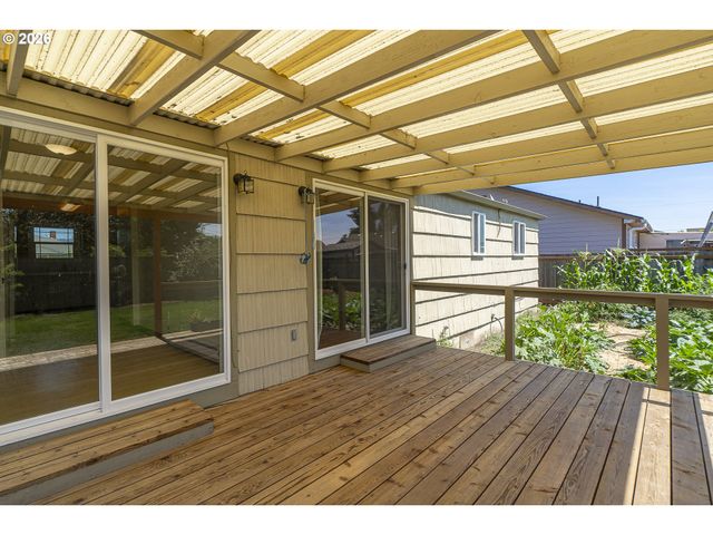 2019 E St, Springfield, OR 97477
