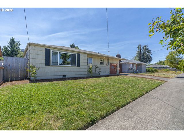 2019 E St, Springfield, OR 97477