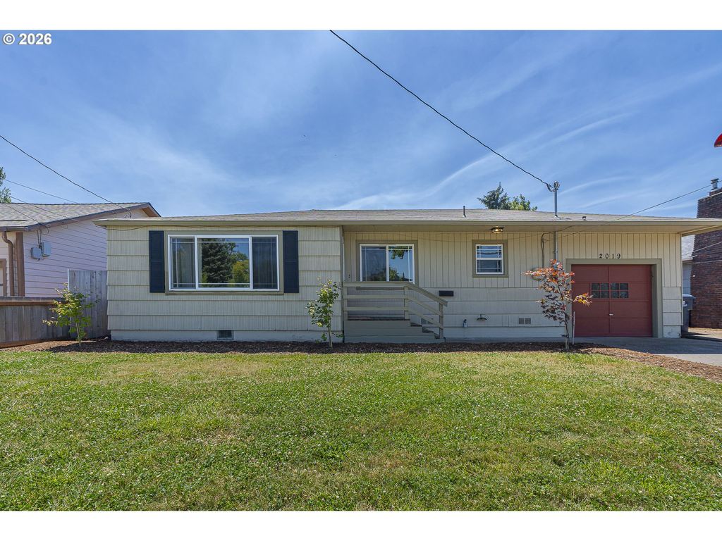 2019 E St, Springfield, OR 97477