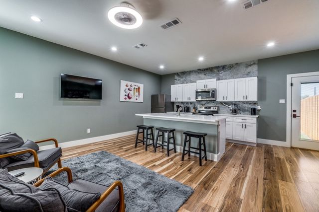 4707 Barry Avenue, Dallas, TX 75223