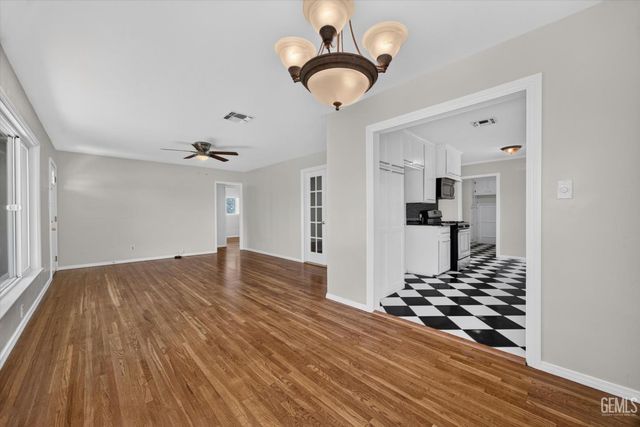 204 Wetherley Drive, Bakersfield, CA 93309