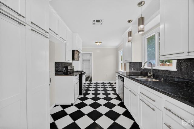 204 Wetherley Drive, Bakersfield, CA 93309