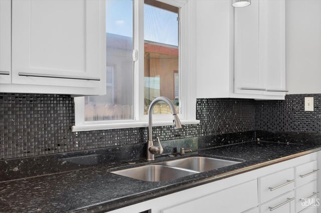 204 Wetherley Drive, Bakersfield, CA 93309