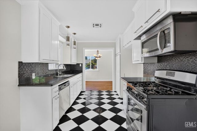 204 Wetherley Drive, Bakersfield, CA 93309