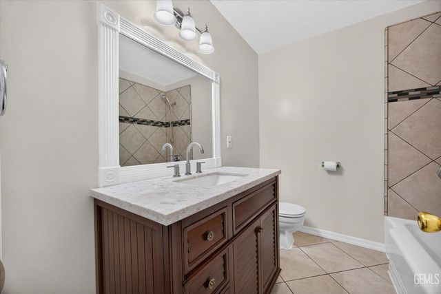 204 Wetherley Drive, Bakersfield, CA 93309