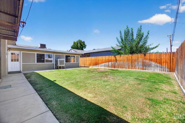 204 Wetherley Drive, Bakersfield, CA 93309