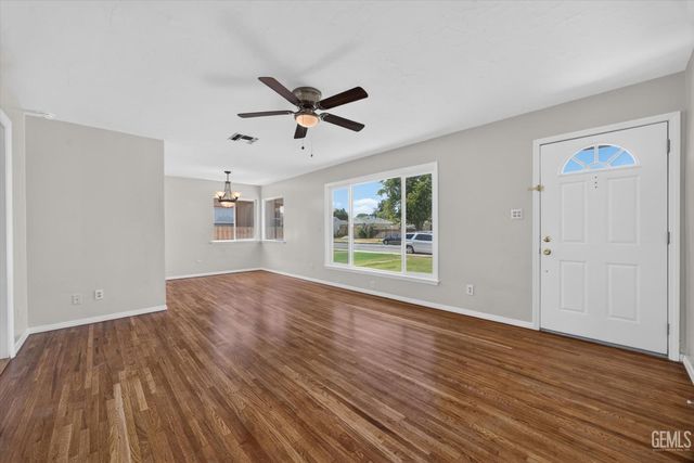 204 Wetherley Drive, Bakersfield, CA 93309