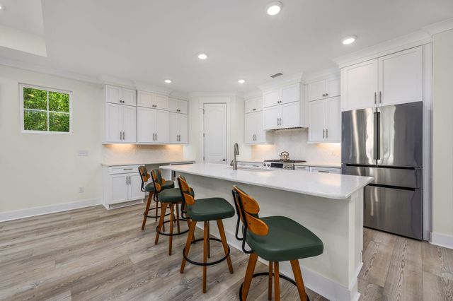2016 Manor Parc Dr, Calabash, NC 28467